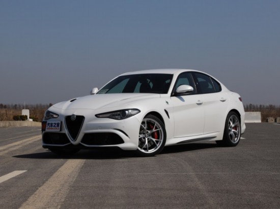 阿尔法·罗密欧 Giulia 2017款 2.9T 510HP 四叶草版